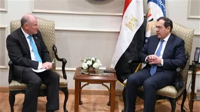 وزير البترول يستعرض مع السفير الأسترالى بالقاهرة جهود التحول الطاقى 