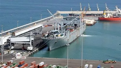 وصول وسفر 1362 راكبا بموانىء البحر الأحمر وتداول 380 شاحنة