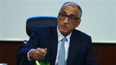 طارق عامر يتفقد المطبعة الجديدة ومركز الكاش سنتر بالعاصمة الإدارية