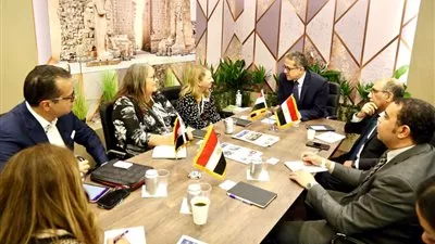 «العناني»: مصر حريصة على صحة وسلامة العاملين بالقطاع السياحي