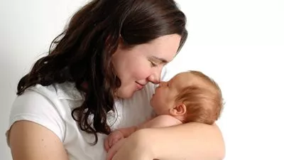 الرضيع ذو 4 أشهر يستطيع التعرف على ملامح الأم