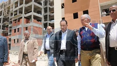 بالصور..وزير 