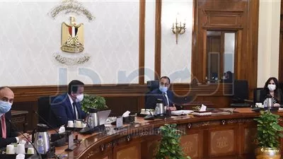 مدبولي يوجه بإعداد حزمة تحفيزية لتشجيع الاستثمار بقطاعي الصحة والتعليم