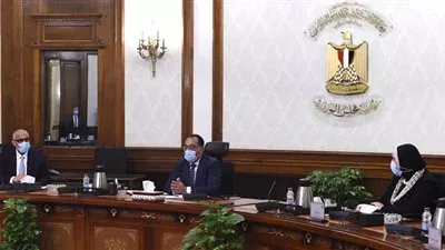 مدبولي وعامر يتابعان إجراءات توفير التمويل للسلع ومستلزمات الانتاج