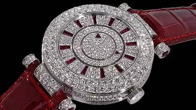 بالفيديو.. تصميمات فاخرة من المجوهرات بمعرض 