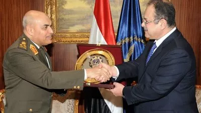 القوات المسلحة تهنئ وزارة الداخلية بمناسبة عيد الشرطة