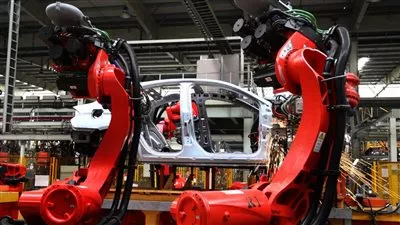 شركات السيارات الأجنبية تواصل رهانها على مصانع الصين رغم التباطؤ