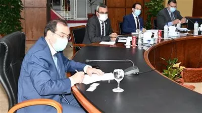 «البترول» تبحث مع البنك الدولي إجراءات تصدير الغاز إلى لبنان