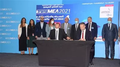 «النقل» توقع 8 برتوكولات مع شركات عالمية في مجالات السكك الحديدية والموانىء