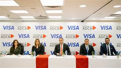 بنك أبوظبي التجاري يتعاون مع «ڤيزا» للتوسع في إصدار بطاقات الائتمان