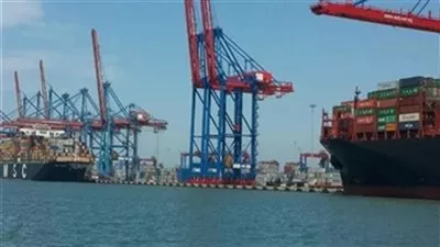 تداول 25 سفينة حاويات وبضائع بموانئ بورسعيد