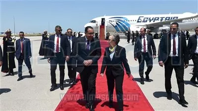 نجلاء بودن تستقبل رئيس الوزراء المصري بمطار تونس قرطاج