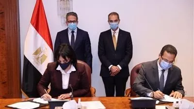 «الاتصالات» توقع بروتوكول لتطوير البنية التكنولوجية لوزارة السياحة والآثار