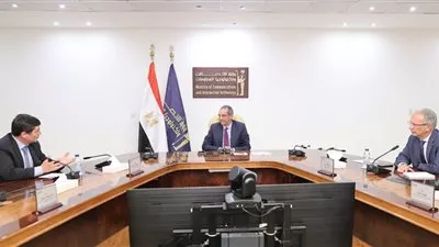وزير الاتصالات يبحث الخطط الاستثمارية لشركة «إس. تي ميكروإلكترونكس» فى مصر