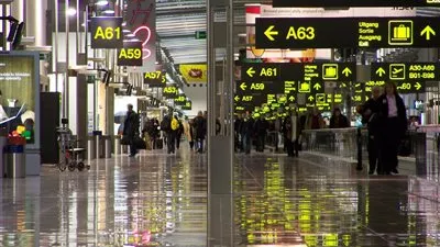 مطار بروكسل يعلن استعداده لاستئناف العمل جزئيًا  