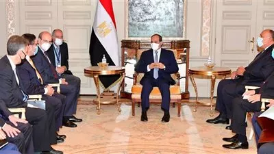السيسى يبحث مع وزير الطاقة والبيئة اليونانى دعم التعاون المشترك 