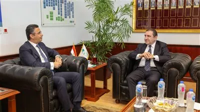 رئيس البريد المصري يبحث مع سفير أذربيجان أوجه التعاون وتبادل الخبرات