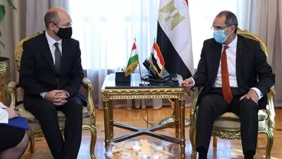 وزير الاتصالات يبحث مع سفير المجر التعاون فى عدة مجالات