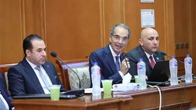 وزير الاتصالات: 20 مليار جنيه تكلفة إمداد منازل قرى حياة كريمة بالإنترنت