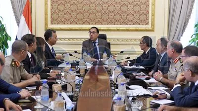 رئيس الوزراء يناقش تحسين ومراقبة الطرق السريعة 