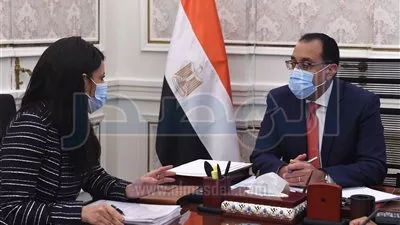 رئيس الوزراء يتابع مع «المشاط» مستجدات ملفات التعاون الدولي