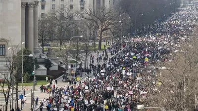 بالفيديو.. الآلاف من المحتجين في شوارع 
