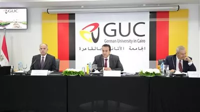 وزير التعليم العالي يوجه بالالتزام بالجدول الزمني للفصل الدراسي الأول