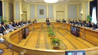 شريف إسماعيل يوجه باتخاذ إجراءات عاجلة للنهوض بالصناعات النسيجية