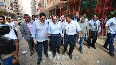وزير البترول يتفقد أعمال توصيل الغاز الطبيعى لمنازل 