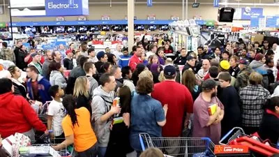 الغرفة التجارية: انتعاشة طفيفة فى مبيعات الجمعة البيضاء.. والتخفيضات وصلت إلى 50%