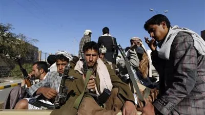 بالفيديو.. آلاف المسلحين يجوبون شوارع 
