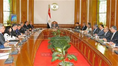 السيسى يوجه ببدء العمل  بالتاشيرة الالكترونية مايو القادم خلال اجتماع 