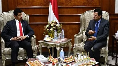 وزير الشباب يبحث مع سفير قطر تعزيز التعاون في مجال العمل الرياضي 