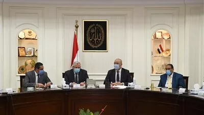 وزير الإسكان يترأس اجتماع اللجنة العليا لتنسيق الأراضى