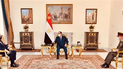 السيسى يبحث مع وزير الدفاع اليوناني سبل التعاون العسكري المشترك