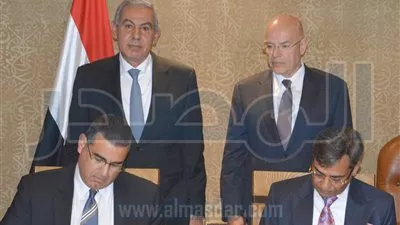 توقيع اتفاق بين 