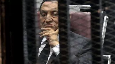 الحكم في إعادة محاكمة مبارك ونجليه في قضية 
