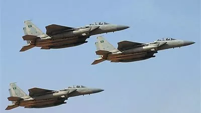 طائرات التحالف العربي تقصف قاعدة العند اليمنية 