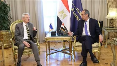 وزير الاتصالات يبحث زيادة الاستثمارات الفرنسية بقطاع تكنولوجيا المعلومات 