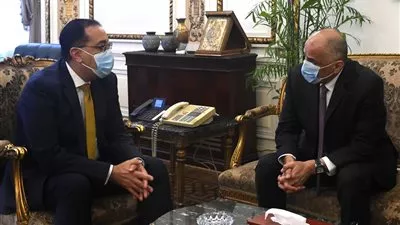 «مدبولي» يبحث مع «عامر» توفير التمويل اللازم لشراء السلع الاستراتيجية