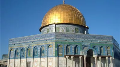مستوطنون يقتحمون الأقصى في حراسة الشرطة الإسرائيلية