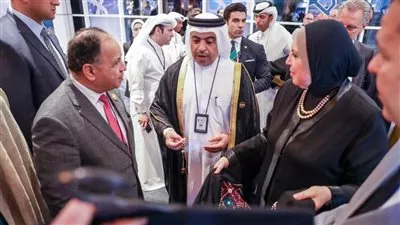 نيفين جامع ووزيرا مالية مصر وقطر يتفقدون معرض تراثنا للحرف والمشغولات اليدوية