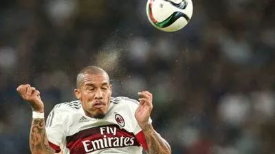 دراسة تحذر لاعبي كرة القدم من تكرار ضربات الرأس