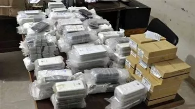 إحباط محاولة تهريب هواتف وأدوية بـ 1,1 مليون جنيه بمطار أسيوط