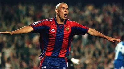 بعد 20 عاما.. رونالدو يكشف أسباب رحيله عن برشلونة