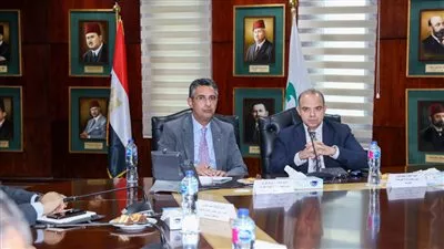 رئيس البريد يبحث مع «البورصة» فرص الترويج لصناديق الاستثمار