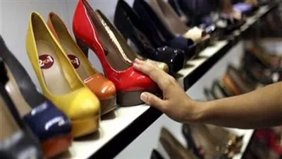 انتعاشة طفيفة فى مبيعات الأحذية بأعياد الكريسماس