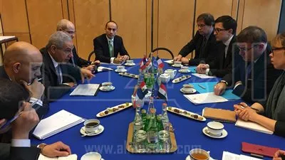 وزير التجارة يبحث مع نظيره الفرنسي تعزيز العلاقات الاقتصادية والاستثمارية