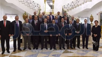 مجلس الوزراء يكرم المحافظين السابقين