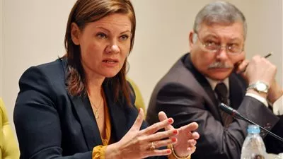 سفيرة لاتفيا تبحث سبل فتح خط طيران مباشر مع القاهرة